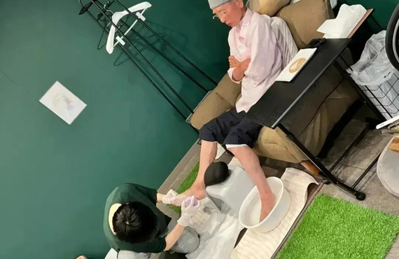 気になる足の臭い、軽石で落としませんか？｜近鉄南大阪線藤井寺駅より徒歩3分
