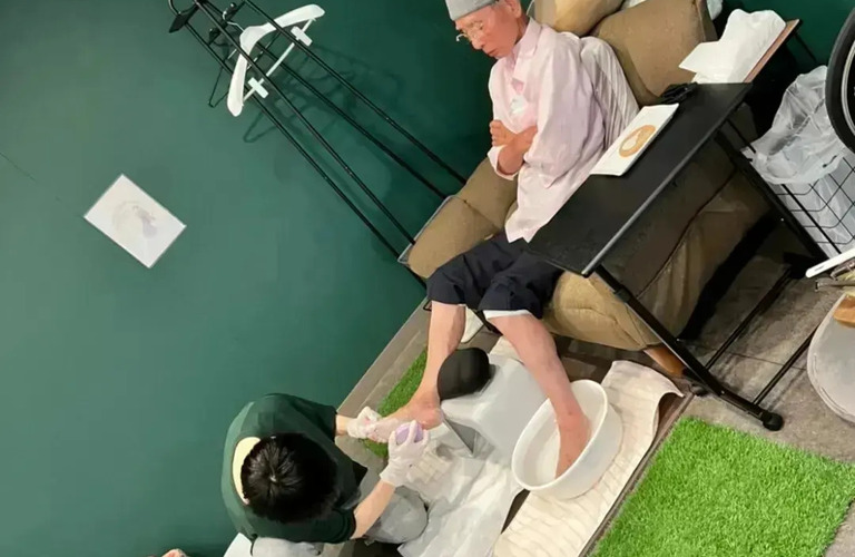 足裏つるつる！角質取り！フットケアサロンお話屋さん店｜近鉄南大阪線藤井寺駅近く